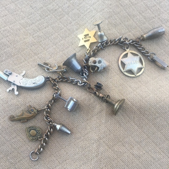 Vintage Charm Bracelet Lots of Charms !! - Picture 1 of 5